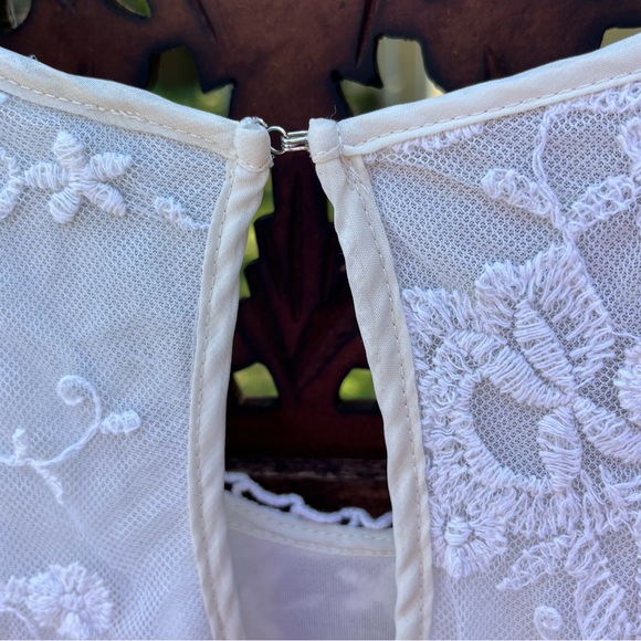 *SALE* Gorgeous Ivory Lace Bodice Dress - Picture 4 of 9